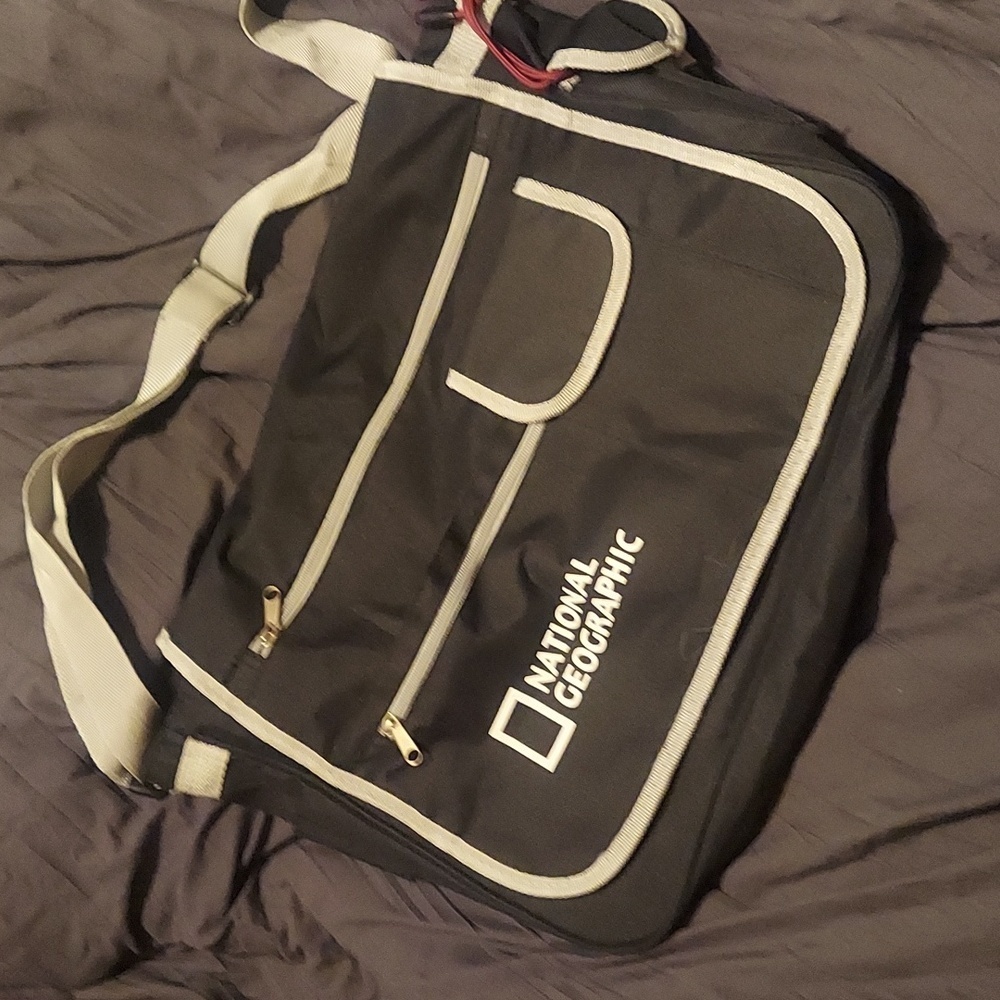 Promise messenger bag from national geographic